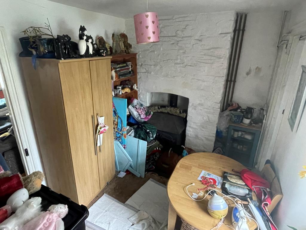Lot: 66 - COTTAGE FOR IMPROVEMENT - Dining room